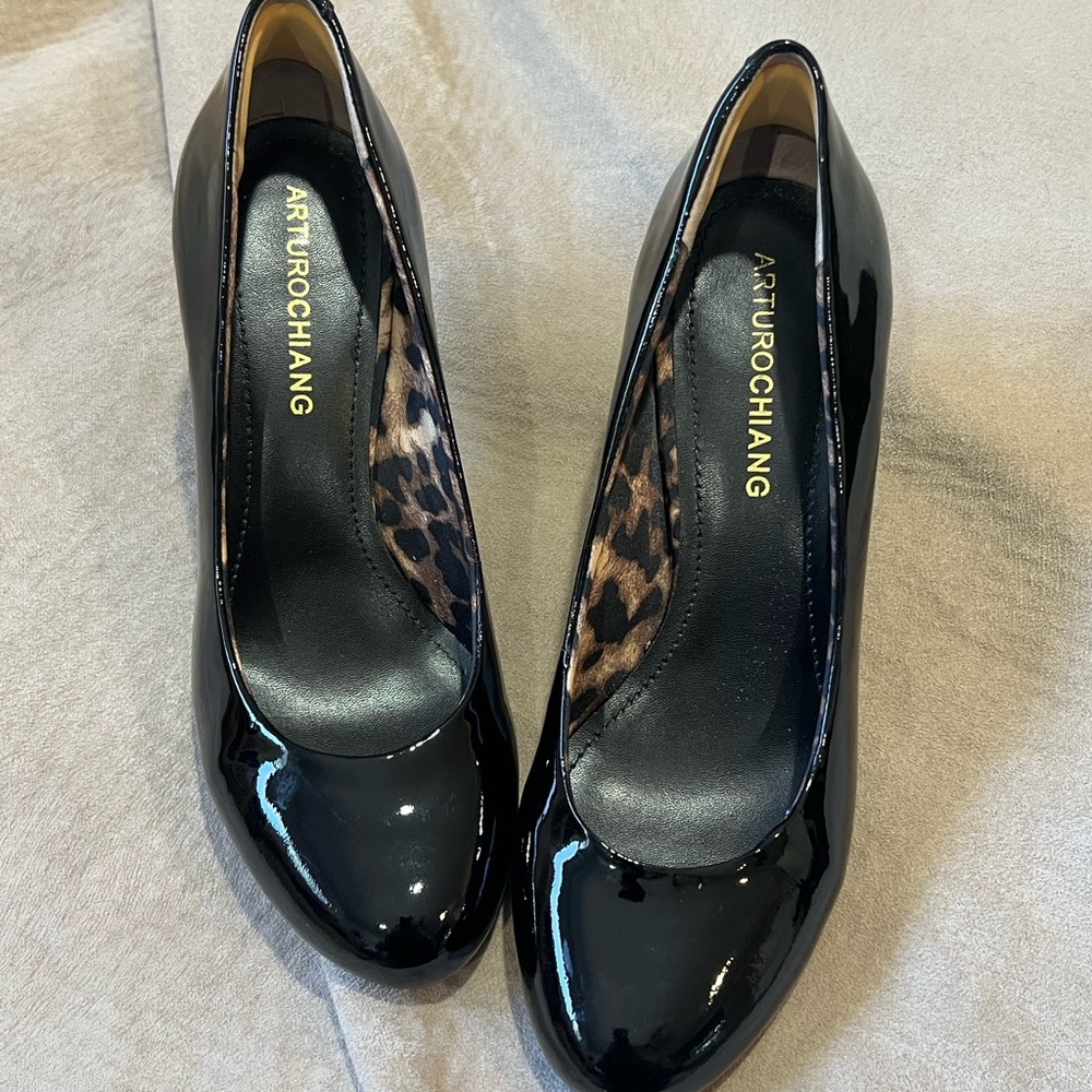 Arturo Chiang Glossy Black Heels